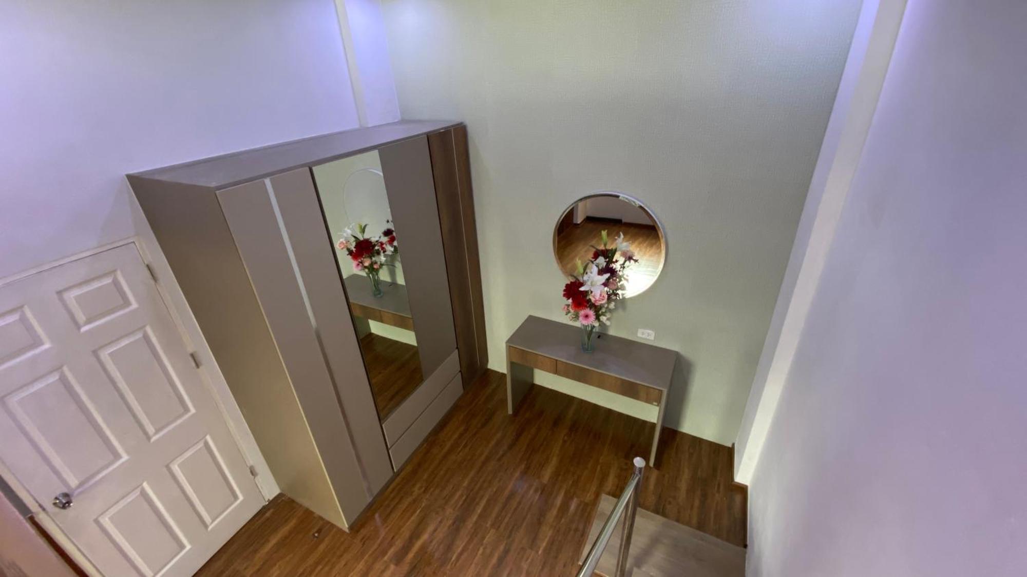 The Loft Living Space Самут Пракан Екстериор снимка
